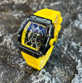 Reloj deportivo brillo nocturno — amarillo